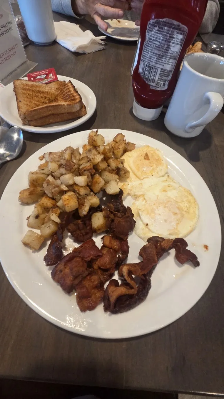Eggs, bacon and home fries